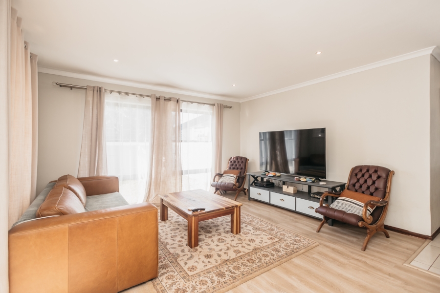 To Let 2 Bedroom Property for Rent in Ridgeworth Western Cape